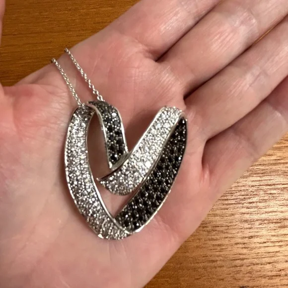 SterlingSilverBlack&ClearCrystalHeartPendantNecklace - Picture 2 of 8